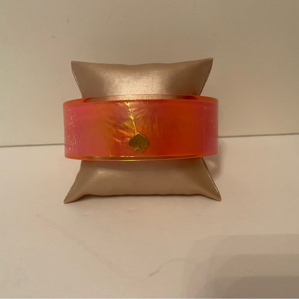 KATE SPADE BRACELET BANGLE ORANGE CLEAR LUCITE GOLD SPADE ONE SIZE OS SLIP ON - Picture 4 of 9